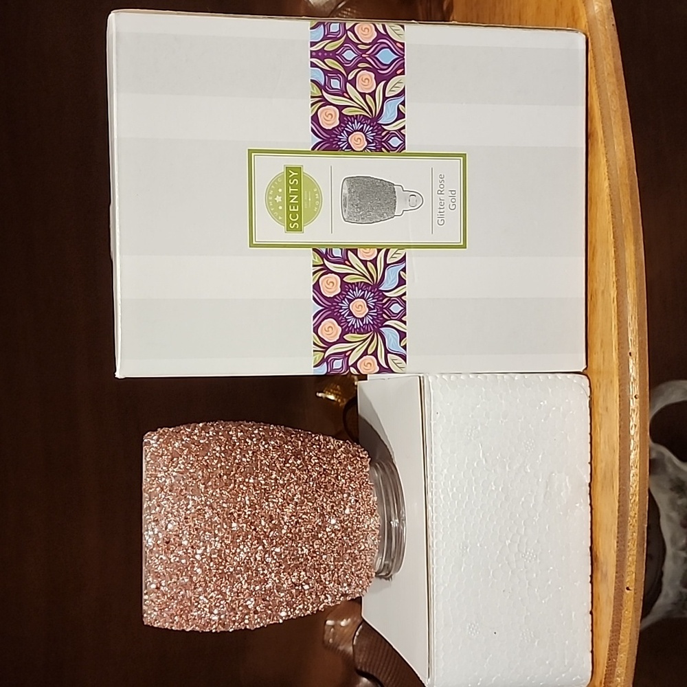 Scentsy Glitter Rose Gold Plug-in